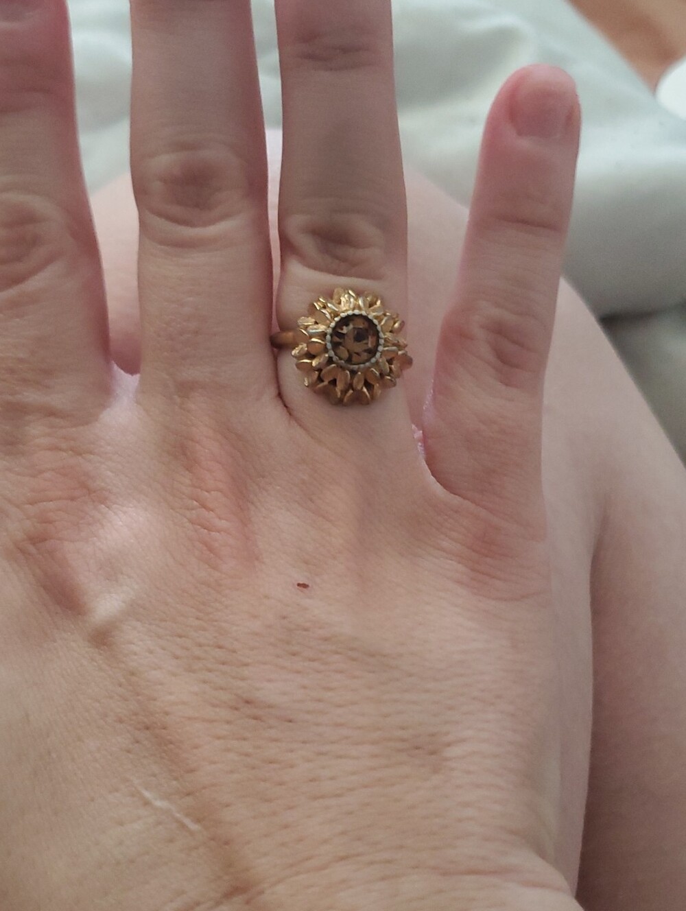 Avon Vintage 1972 Sunflower Cocktail Ring - Gold Tone, Sze 7.5